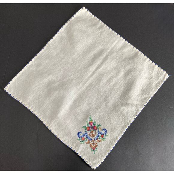 Set of 4 Vintage Hand Embroidered Cloth Napkins READ - Picture 5 of 10